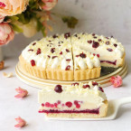 Торт брусничный с белым шоколадом 12 порций 1,5 кг/кор Десерт Фентези